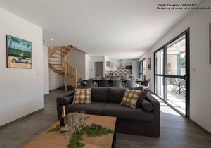 Villa with private pool and Jacuzzi on a residence with tennis