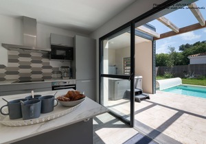 Villa with private pool and Jacuzzi on a residence with tennis