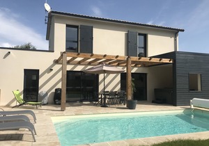 Villa with private pool and Jacuzzi on a residence with tennis