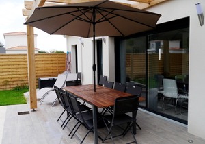 Villa with private pool and Jacuzzi on a residence with tennis