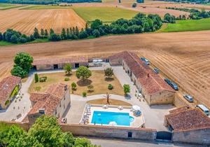 Wonderful accommodation in century-old building in the countryside.
