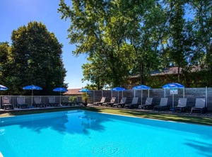 Vrbo Property | Pays-de-Belves