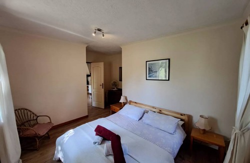 Saint-Pierre-de-Juillers House | 100 m² House ∙ 3 bedrooms ∙ 6 guests