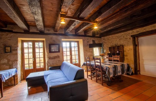 Saint-Front-la-Riviere House | 100 m² Gîte ∙ 2 bedrooms ∙ 6 guests