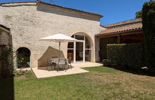 Saint-Cybardeaux Cottage | 100 m² Cabin ∙ 2 bedrooms ∙ 4 guests