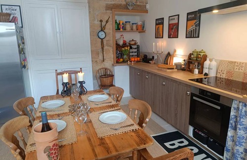 Champagne-Mouton House | 100 m² House ∙ 2 bedrooms ∙ 5 guests