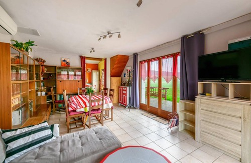 Scorbe-Clairvaux House | 100 m² House ∙ 2 bedrooms ∙ 9 guests
