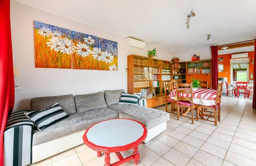 Scorbe-Clairvaux House | 100 m² House ∙ 2 bedrooms ∙ 9 guests