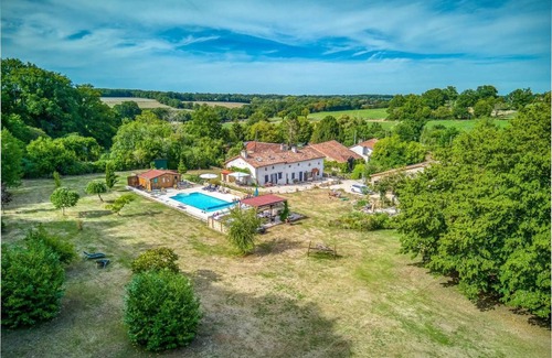 Chatain House | 100 m² House ∙ 1 bedroom ∙ 2 guests
