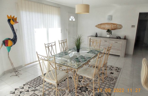 Angoume House | 100 m² House ∙ 3 bedrooms ∙ 6 guests
