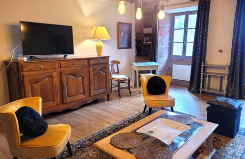 Collonges-la-Rouge House | 103 m² Gîte ∙ 2 bedrooms ∙ 6 guests