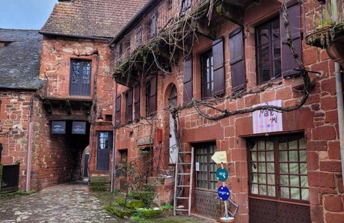 Collonges-la-Rouge House | 103 m² Gîte ∙ 2 bedrooms ∙ 6 guests