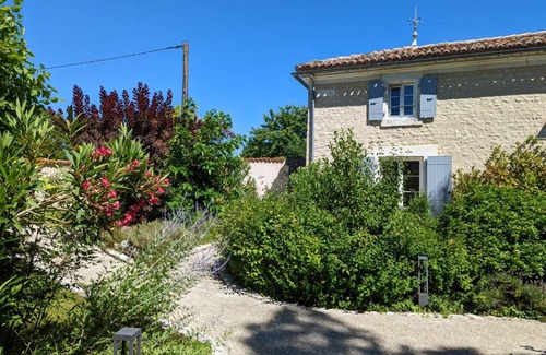 Salles-de-Barbezieux Cottage | 108 m² Cabin ∙ 3 bedrooms ∙ 6 guests