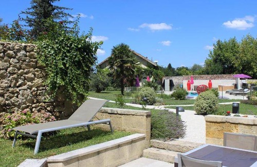 Saint-Jean-de-Blaignac Bed & Breakfast | 110 m² Bed and breakfast ∙ 2 bedrooms ∙ 7 guests