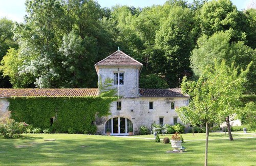 Saint-Jean-de-Blaignac Bed & Breakfast | 110 m² Bed and breakfast ∙ 2 bedrooms ∙ 7 guests