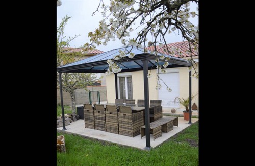 Saint-Medard-en-Jalles House | 110 m² House ∙ 4 bedrooms ∙ 9 guests