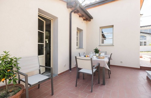 Poggio a Caiano Villa | 110 m² Villa ∙ 2 bedrooms ∙ 4 guests