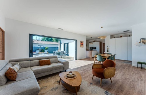 Biganos Villa | 112 m² Villa ∙ 3 bedrooms ∙ 6 guests