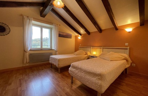 Saint-Jean-le-Vieux House | 115 m² Gîte ∙ 3 bedrooms ∙ 6 guests