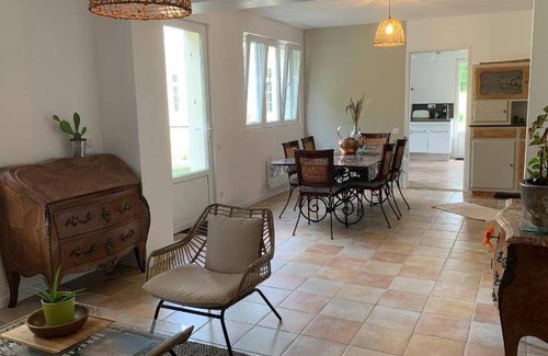 Ambares-et-Lagrave Villa | 115 m² Villa ∙ 2 bedrooms ∙ 6 guests