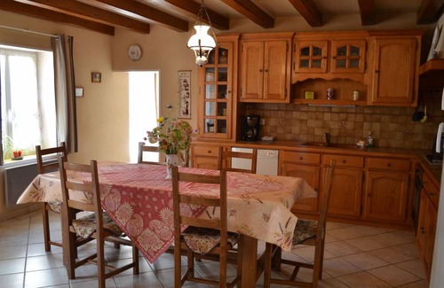 Saint-Genis-d'Hiersac Cottage | 118 m² Cabin ∙ 3 bedrooms ∙ 5 guests