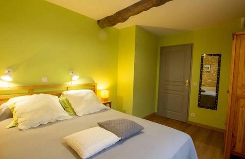 Saint-Laurent-des-Batons House | 125 m² House ∙ 5 bedrooms ∙ 9 guests