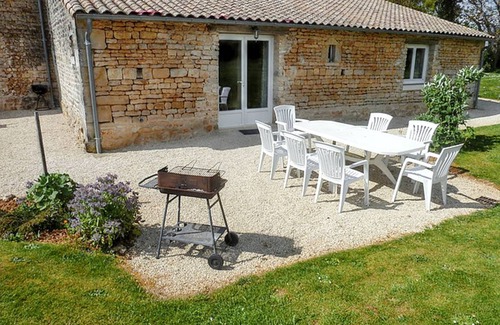 Saint-Vincent-la-Chatre House | 128 m² House ∙ 4 bedrooms ∙ 8 guests