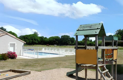 Saint-Vincent-la-Chatre House | 128 m² House ∙ 4 bedrooms ∙ 8 guests