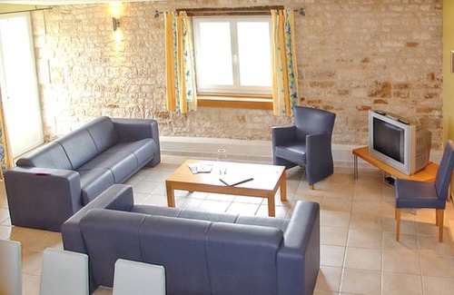 Saint-Vincent-la-Chatre House | 128 m² House ∙ 5 bedrooms ∙ 10 guests