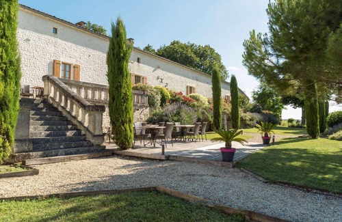 Saint-Preuil Bed & Breakfast | 130 m² Bed and breakfast ∙ 3 bedrooms ∙ 127 guests