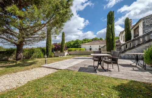 Saint-Preuil Bed & Breakfast | 130 m² Bed and breakfast ∙ 3 bedrooms ∙ 127 guests