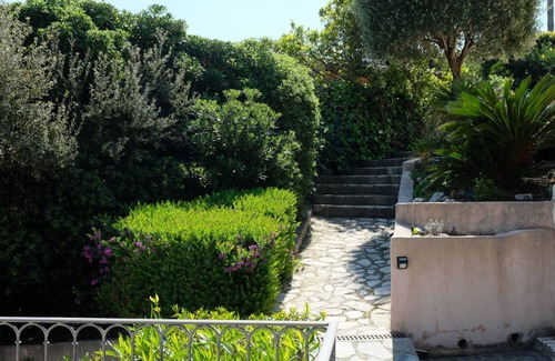 Cavalaire-sur-Mer House | 140 m² House ∙ 3 bedrooms ∙ 6 guests