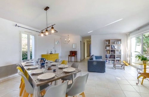 Saint-Palais-sur-Mer Villa | 146 m² Villa ∙ 1 bedroom ∙ 11 guests