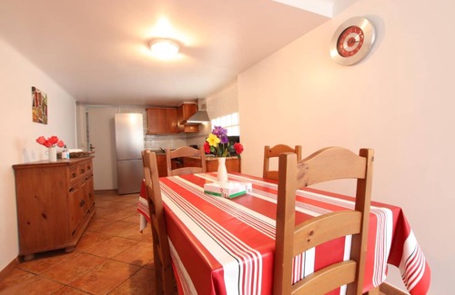 Saint-Pee-sur-Nivelle House | 150 m² Gîte ∙ 5 bedrooms ∙ 10 guests