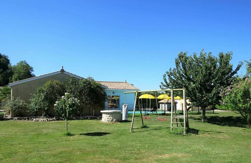 Civrac-en-Medoc Other | 150 m² Accommodation ∙ 3 bedrooms ∙ 6 guests
