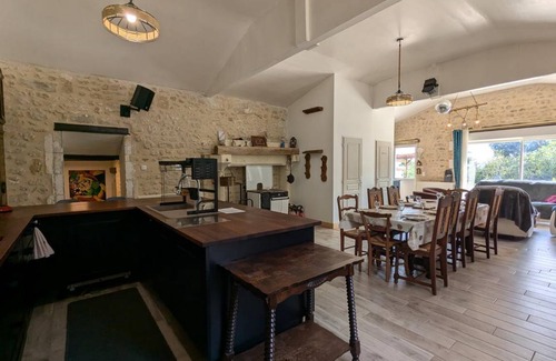 Magnac-Lavalette-Villars Cottage | 160 m² Cabin ∙ 4 bedrooms ∙ 11 guests