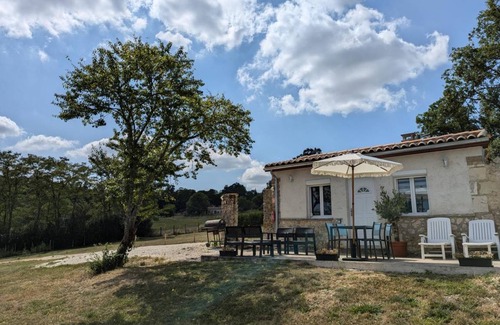 Magnac-Lavalette-Villars Cottage | 160 m² Cabin ∙ 4 bedrooms ∙ 11 guests