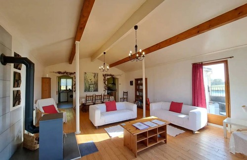 Saint-Pierre-de-Juillers House | 162 m² House ∙ 4 bedrooms ∙ 8 guests