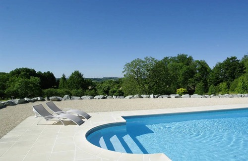 Dompierre-les-Eglises House | 170 m² House ∙ 3 bedrooms ∙ 8 guests