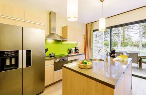 Curcay-sur-Dive House | 173 m² Mobile home ∙ 6 bedrooms ∙ 12 guests