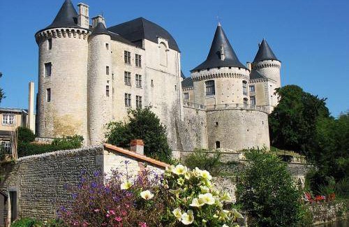 Verteuil-sur-Charente House | 185 m² House ∙ 4 bedrooms ∙ 6 guests