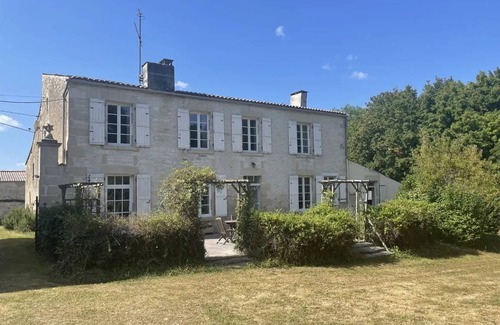 Dampierre-sur-Boutonne House | 200 m² House ∙ 4 bedrooms ∙ 10 guests