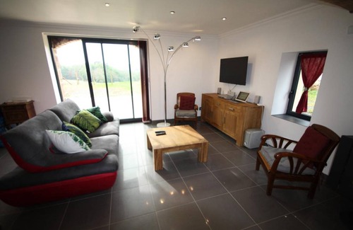 Saint-Cyr-la-Roche House | 200 m² Gîte ∙ 4 bedrooms ∙ 8 guests