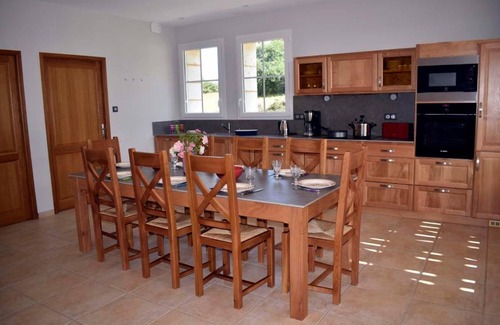 Cause-de-Clerans House | 200 m² House ∙ 4 bedrooms ∙ 8 guests