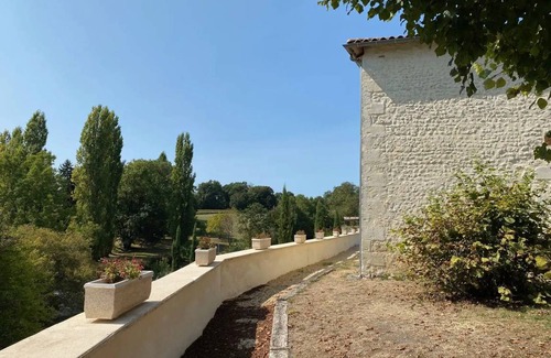 Chalais House | 210 m² House ∙ 5 bedrooms ∙ 10 guests