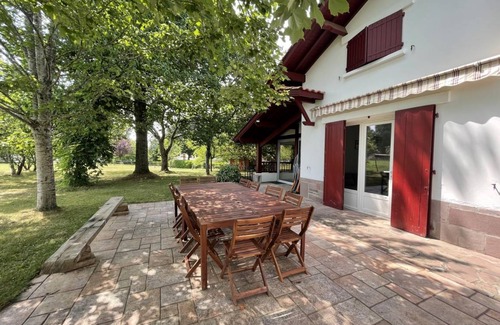 Saint-Jean-le-Vieux House | 218 m² Gîte ∙ 6 bedrooms ∙ 11 guests