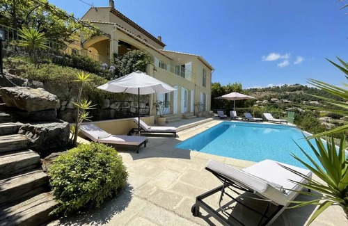 Les Adrets-de-l'Esterel House | 220 m² House ∙ 5 bedrooms ∙ 10 guests
