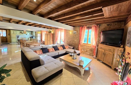 Calviac-en-Perigord Cottage | 220 m² Cabin ∙ 6 bedrooms ∙ 12 guests