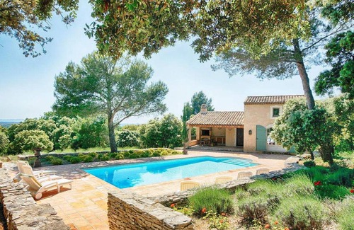 L'Isle-sur-la-Sorgue House | 220 m² House ∙ 5 bedrooms ∙ 10 guests