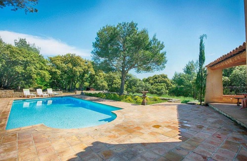 L'Isle-sur-la-Sorgue House | 220 m² House ∙ 5 bedrooms ∙ 10 guests